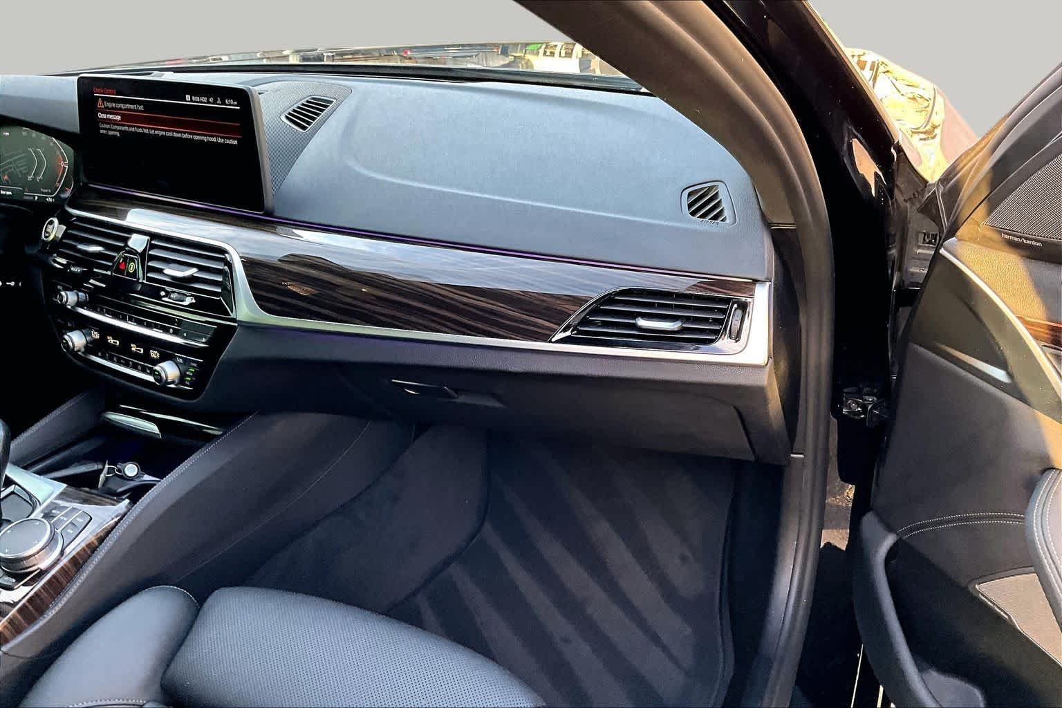 Used 2022 Black Sapphire Metallic BMW 540i image 18
