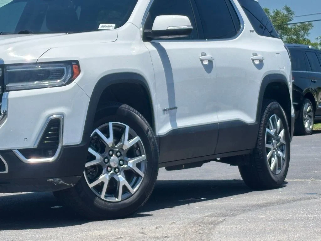 Used 2023 White GMC SLT image 3