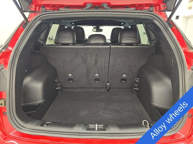 Used 2023 Redline Pearlcoat Jeep Latitude image 15