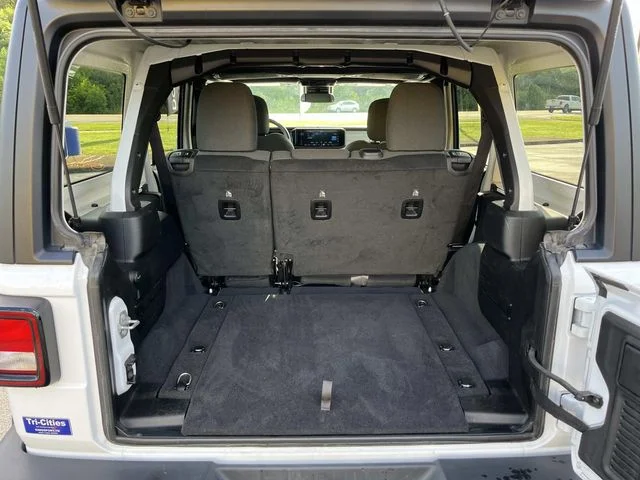 Used 2025 White Jeep Sport S image 19