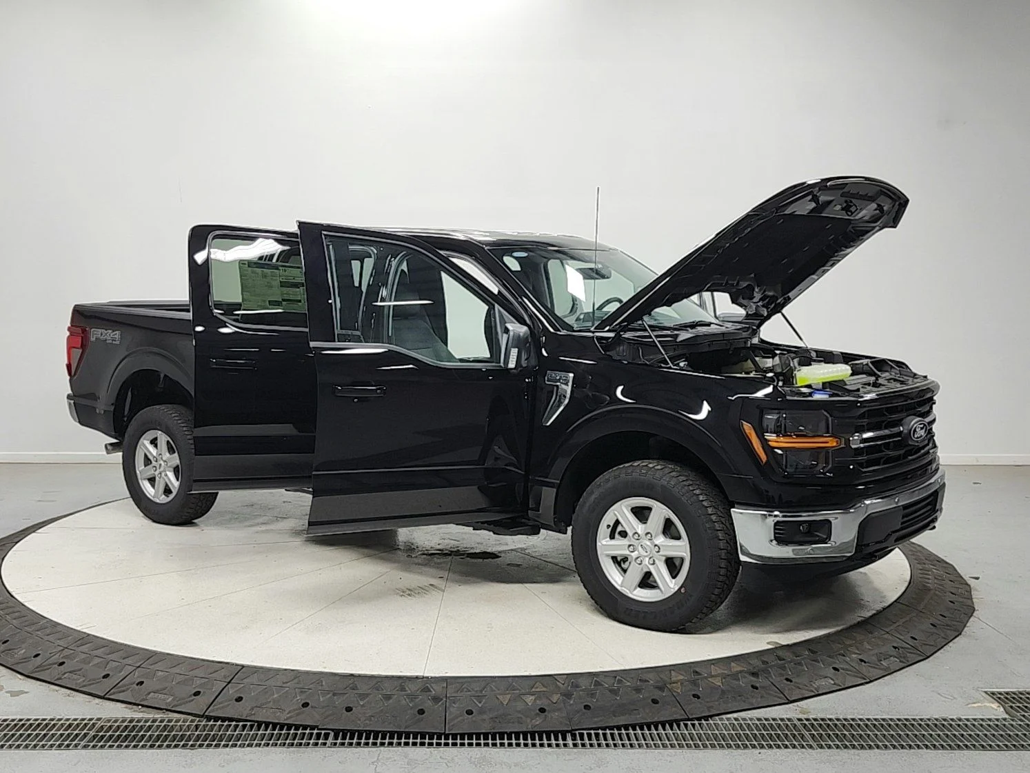 New 2026 Agate Black Metallic Ford XLT image 9