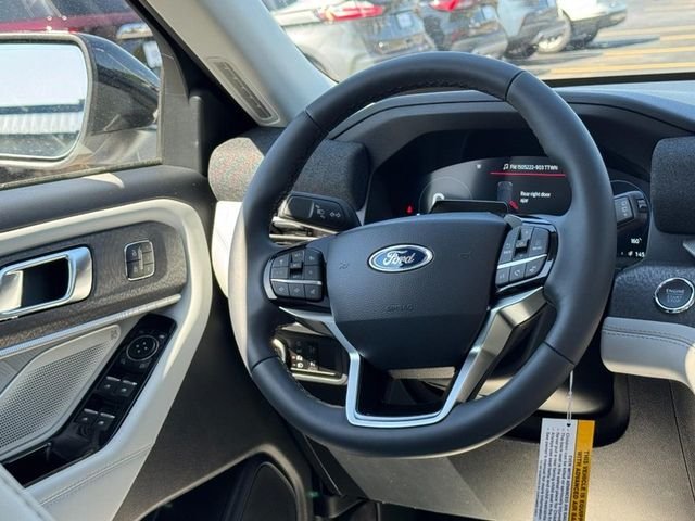 New 2026 Star White Metallic Tri-Coat Ford Platinum image 8