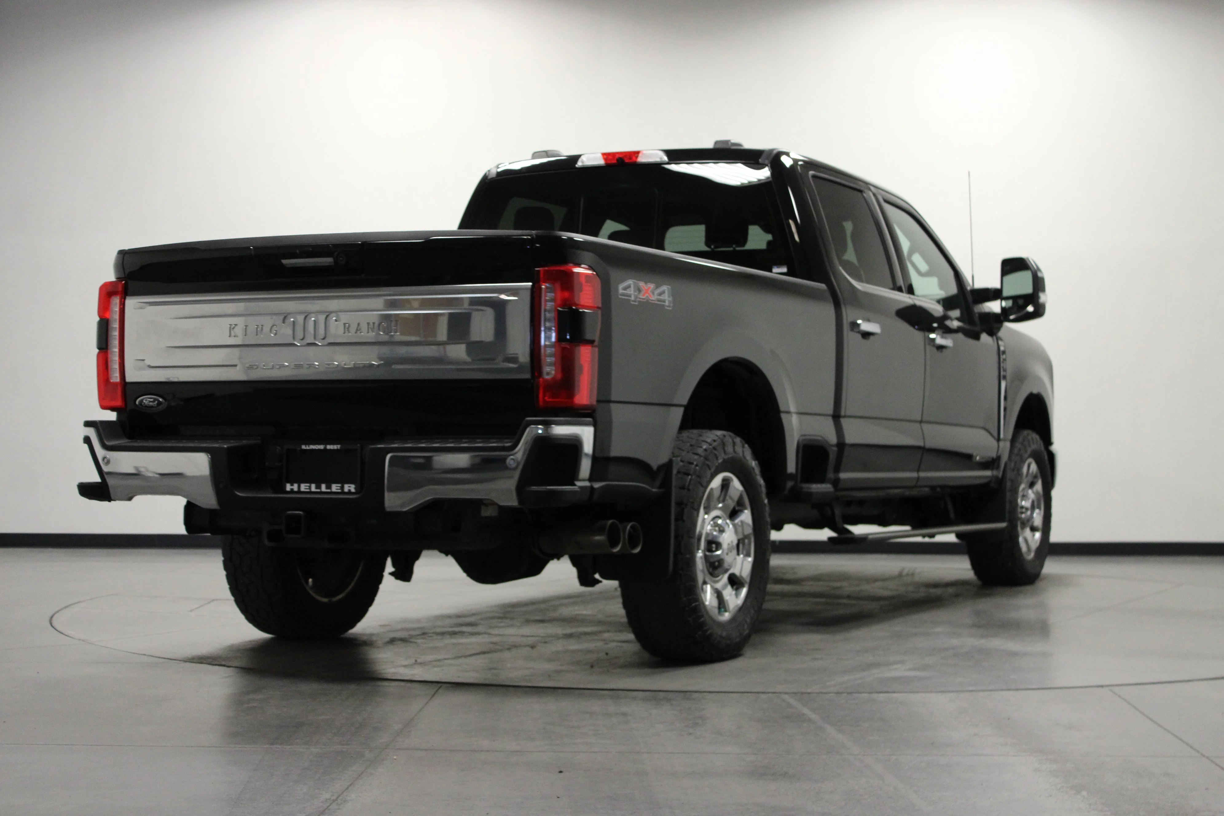 Used 2023 Agate Black Metallic Ford King Ranch image 4