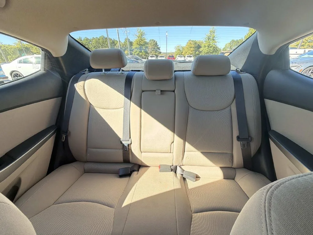 Used 2016 Black Hyundai SE image 25