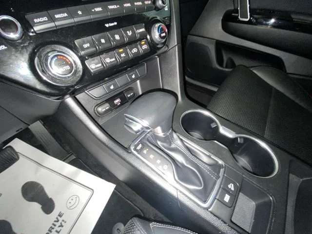 Used 2022 White Kia EX image 19