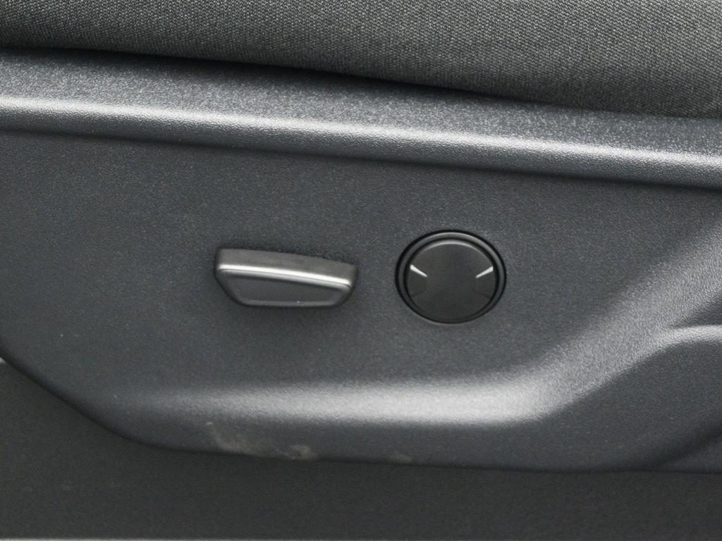 New 2026 Oxford White Ford XLT image 9