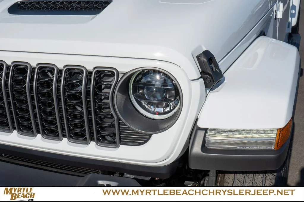 New 2026 Bright White Clear-Coat Exterior Paint Jeep Sport S image 10
