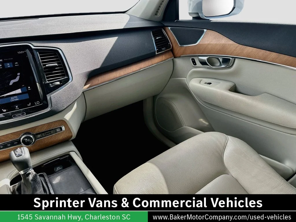 Used 2022 Crystal White Volvo T6 Momentum image 21