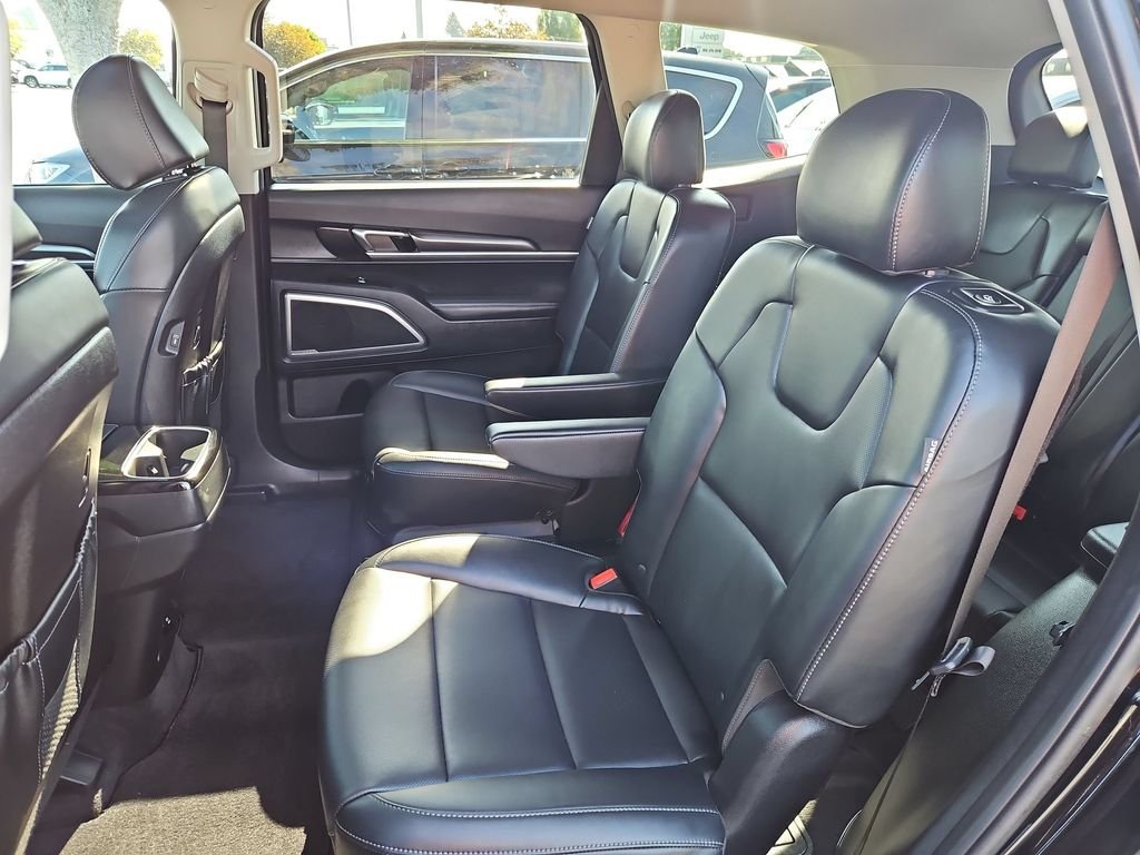 Used 2024 Black Kia S image 23