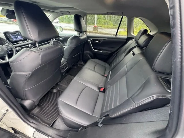 Used 2022 White Toyota XLE Premium image 15