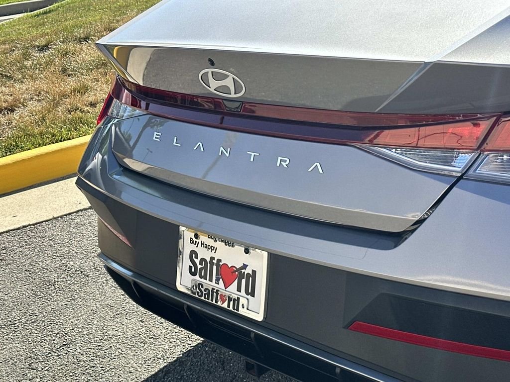 Used 2024  Hyundai SE image 11