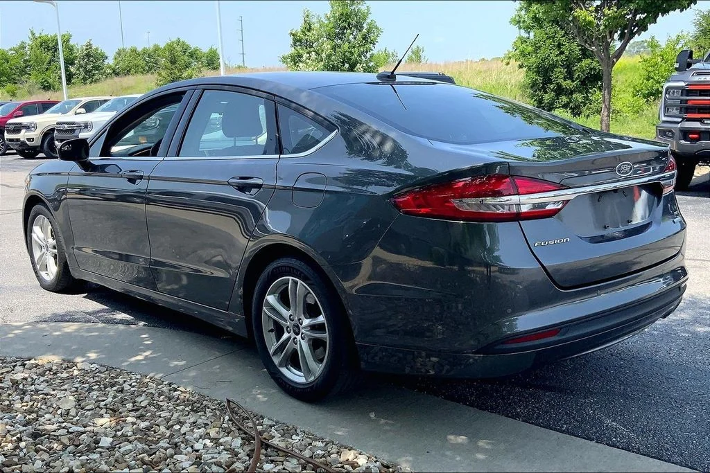 Used 2018 Ford Fusion SE with VIN 3FA6P0HD4JR218222 for sale in Smithville, MO