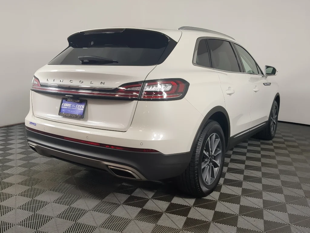 Used 2022 White Lincoln Standard image 10
