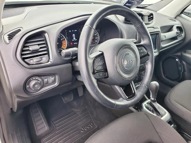 Used 2020 Alpine White Clearcoat Jeep Altitude image 8