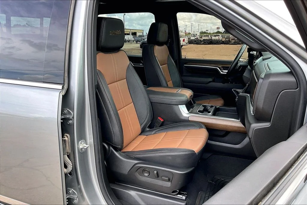 Used 2025 Gray Chevrolet High Country image 30
