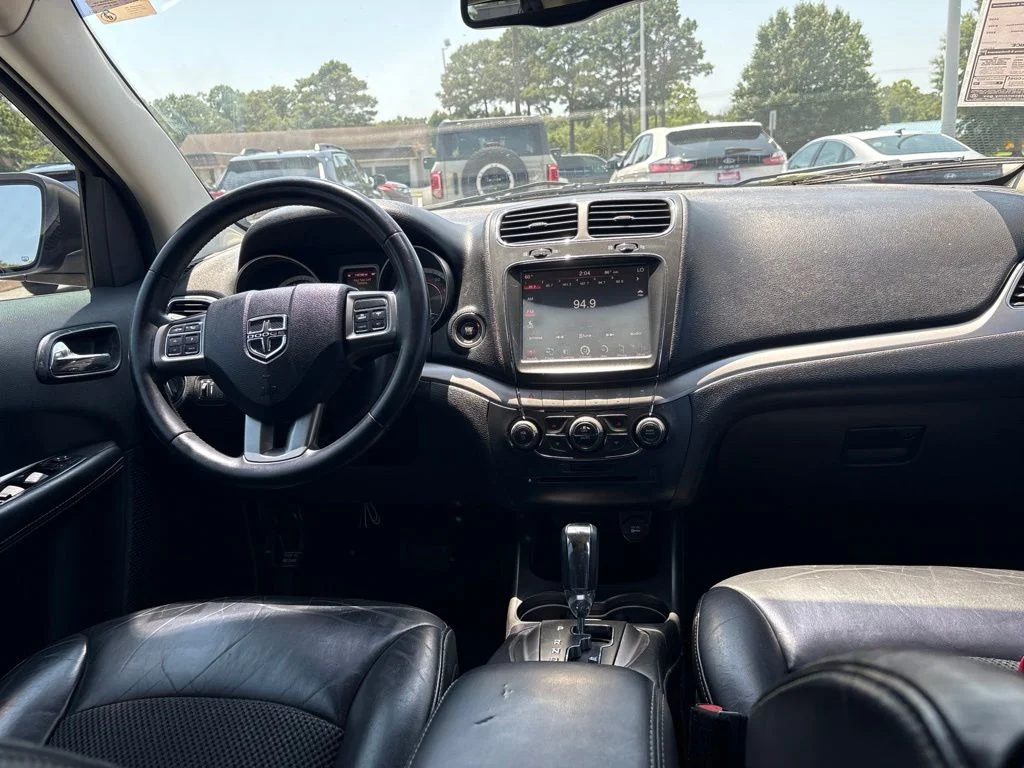 Used 2015 White Dodge Crossroad image 9