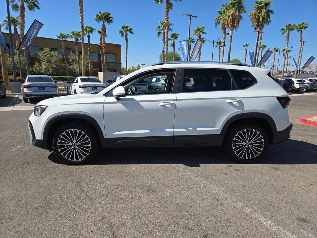 Certified Used 2025 White Volkswagen 1.5T SE image 3