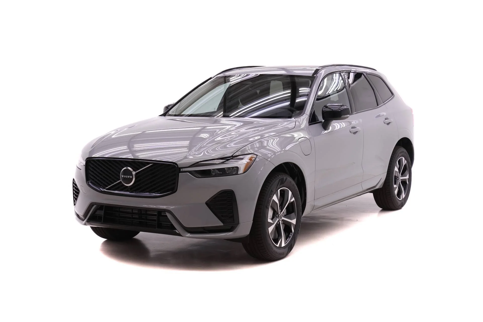 2026 Volvo XC60 T8 Core Dark AWD's photo