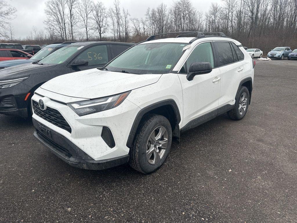 Used 2025 Ice Toyota LE image 5