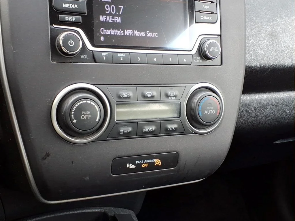 Used 2016 Silver Nissan S image 6