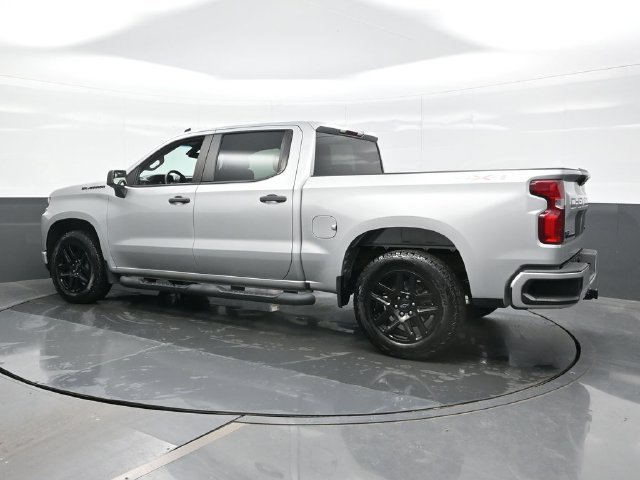 Used 2022 Silver Chevrolet Custom image 3