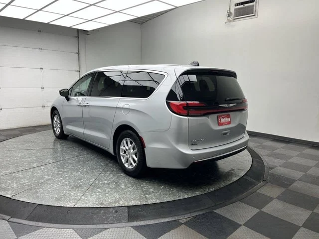 Used 2024 Silver Mist Clearcoat Chrysler Touring L image 2