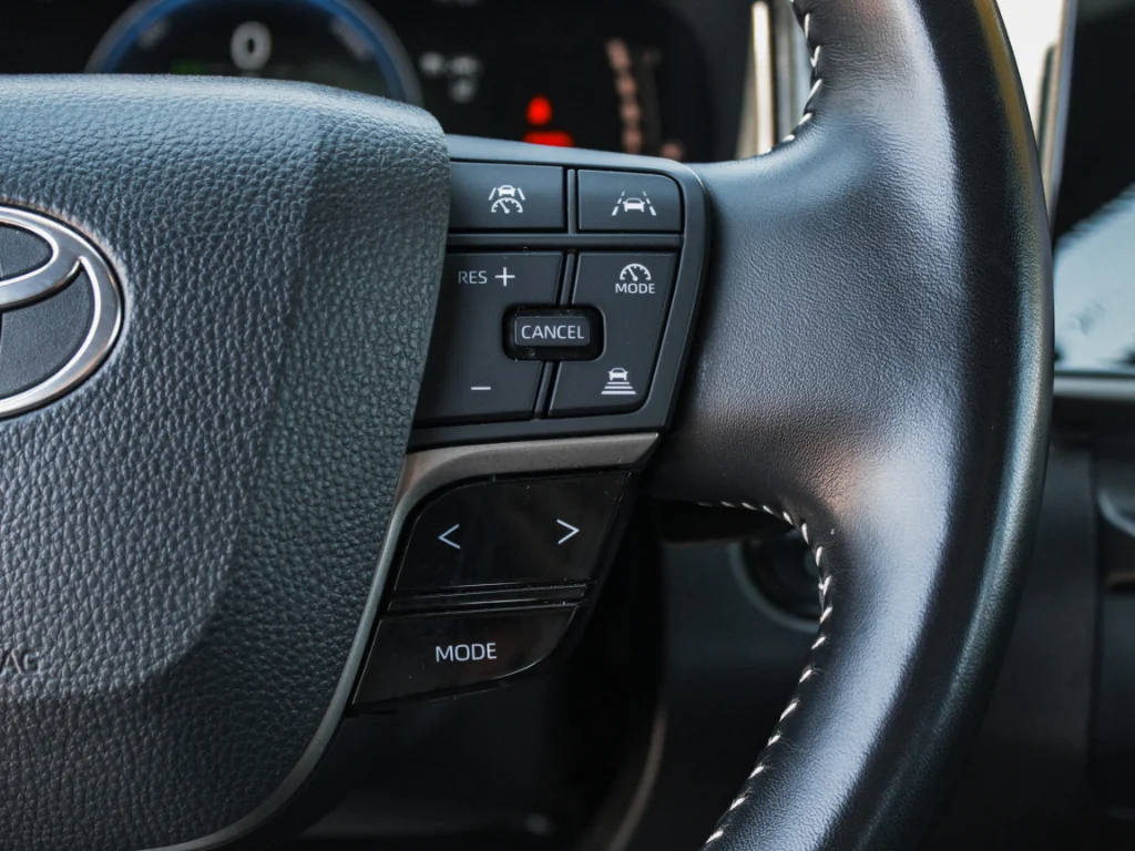Used 2025  Toyota SE image 14