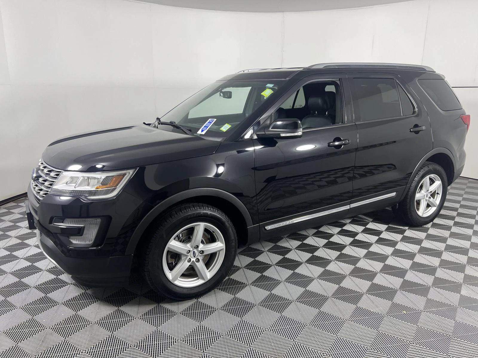 Used 2017 Shadow Black Ford XLT image 7