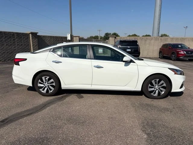 Used 2020 Glacier White Nissan 2.5 S image 8