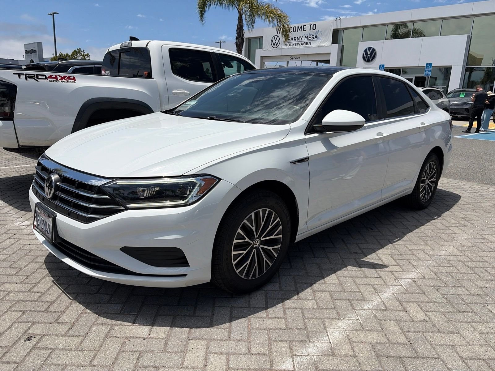 Certified Used 2019 Pure White Volkswagen SEL image 1