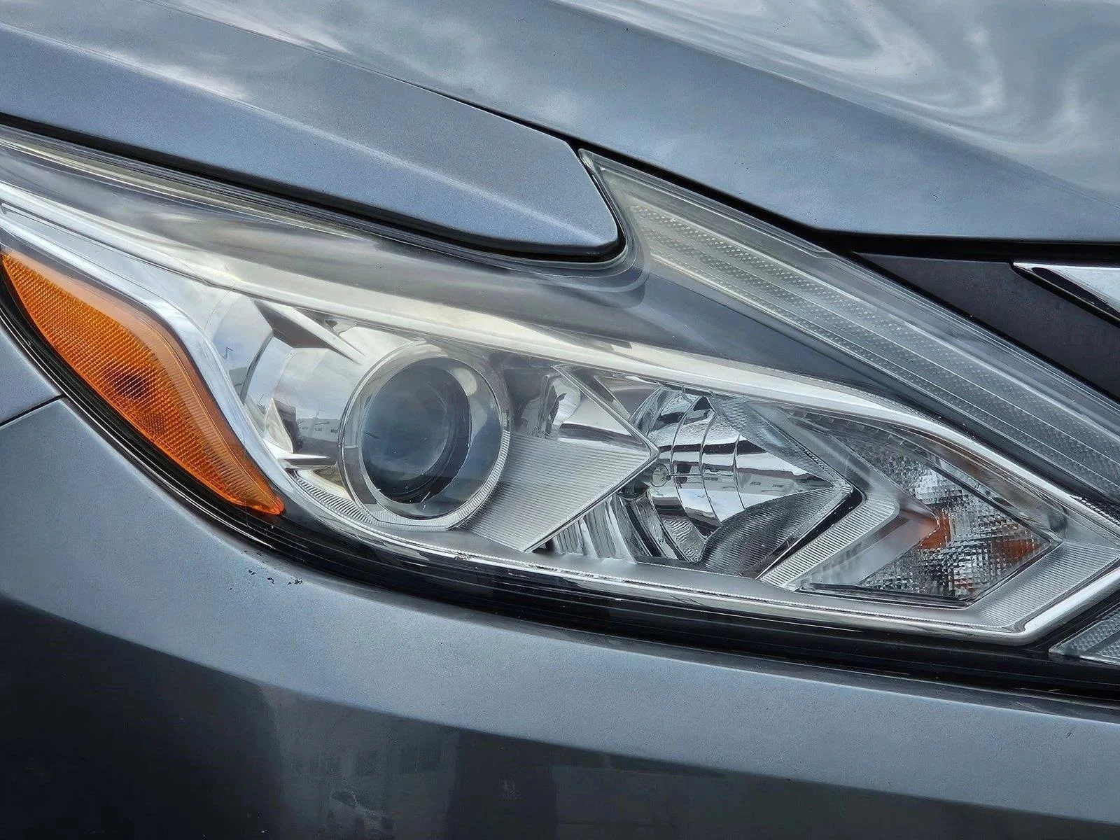 Used 2018 Gun Metallic Nissan 2.5 SL image 4