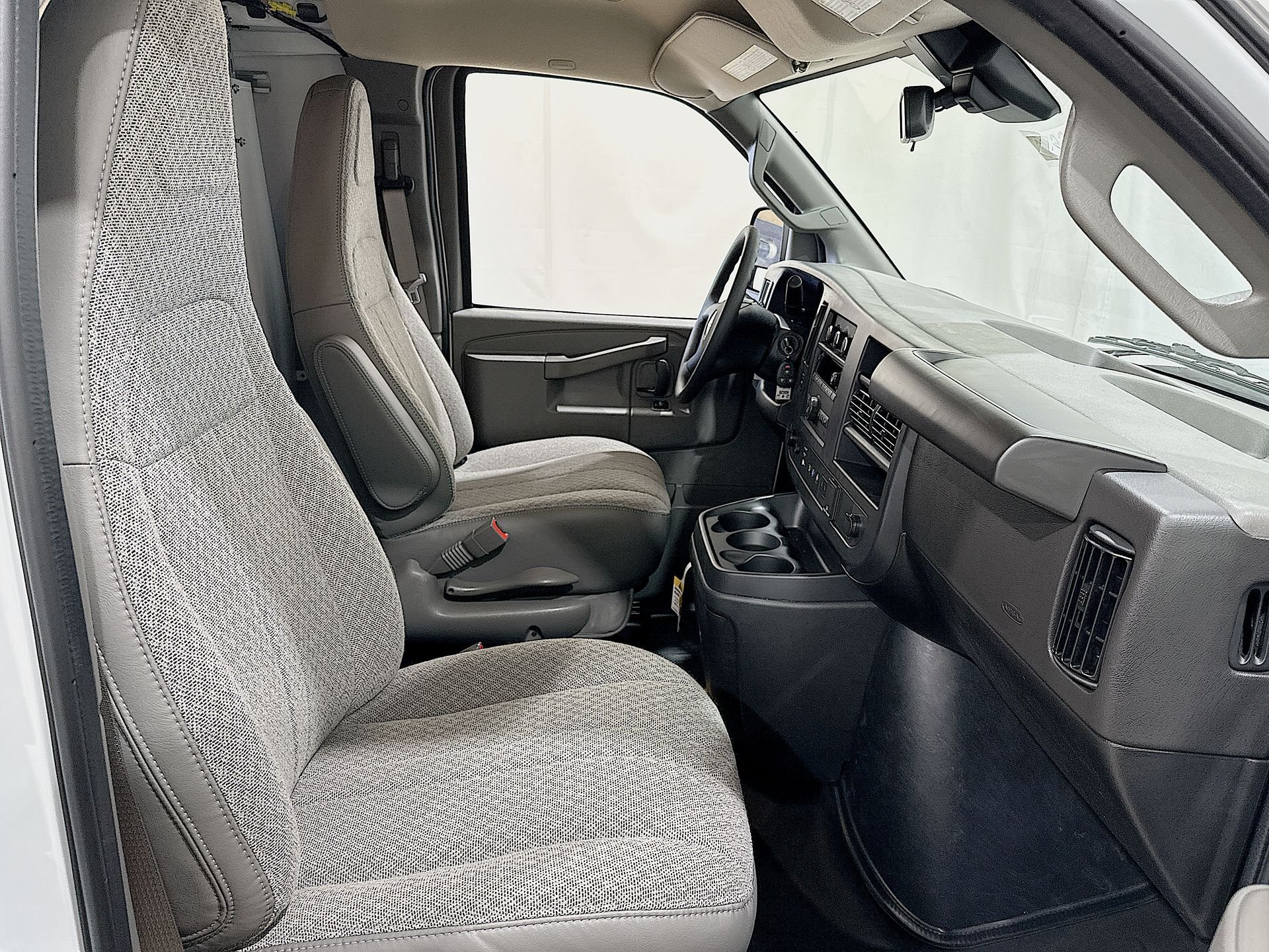 2025 GMC Savana Cargo Work Van - Photo 23