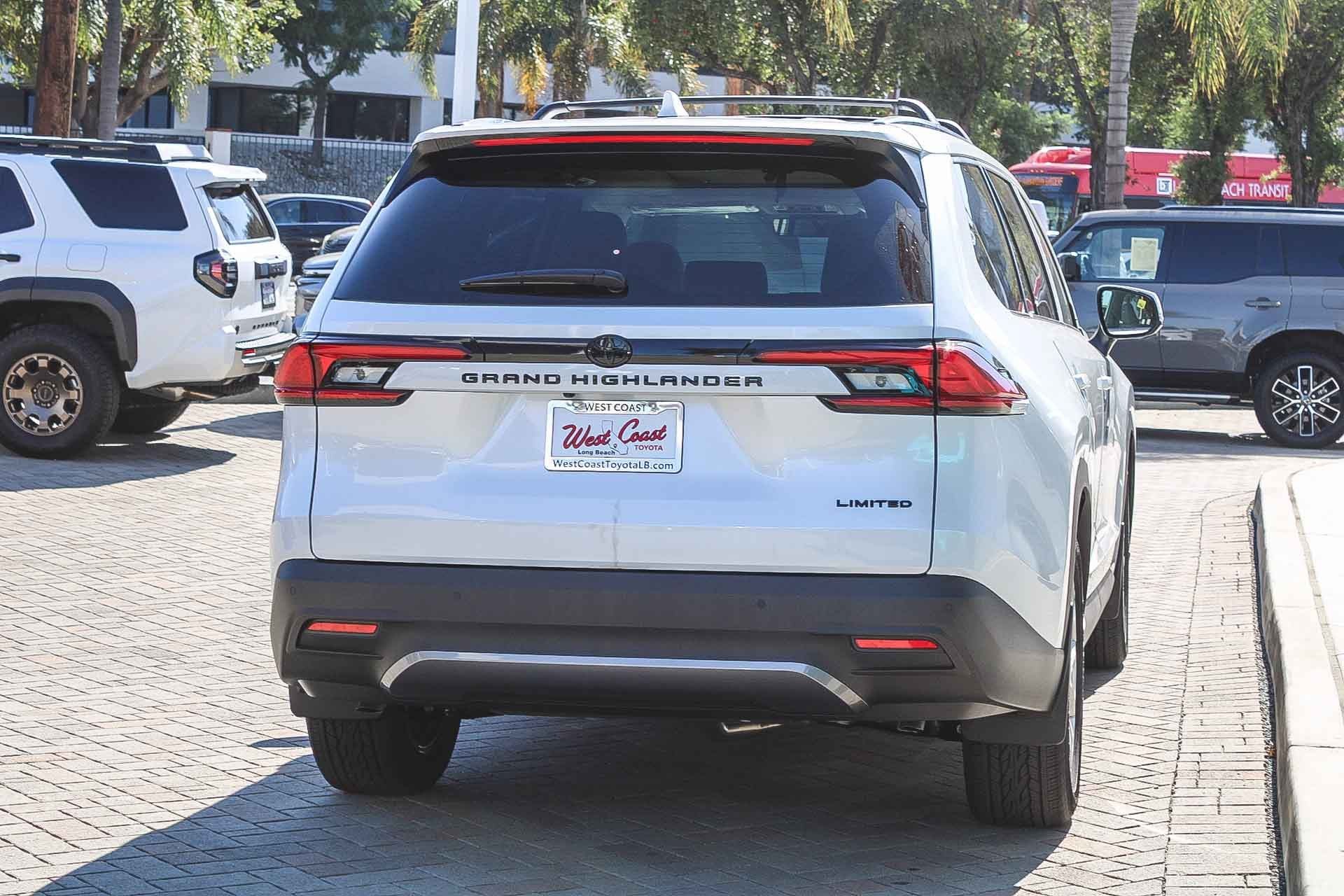 New 2026 Wind Chill Pearl <sup>1</sup> Toyota  Limited image 6