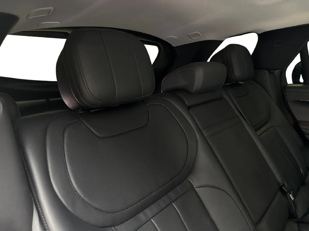 Used 2023 Black Land Rover SE image 41