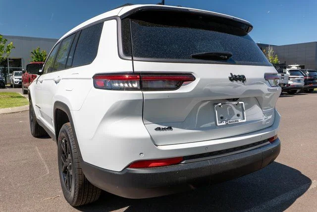 New 2026 Bright White Clear-Coat Exterior Paint Jeep Laredo image 7