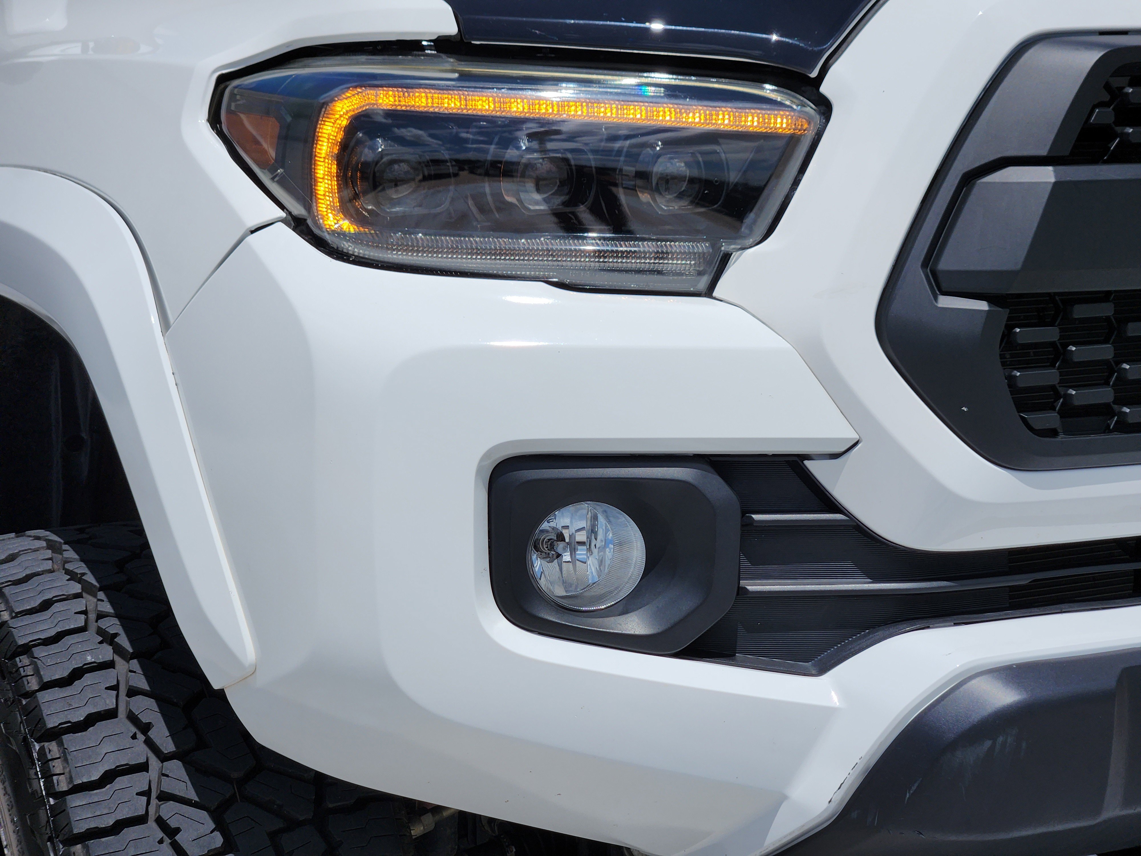 Used 2022 White Toyota SR5 image 10