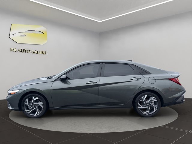 Used 2025 Amazon Gray Hyundai SEL Sport image 4