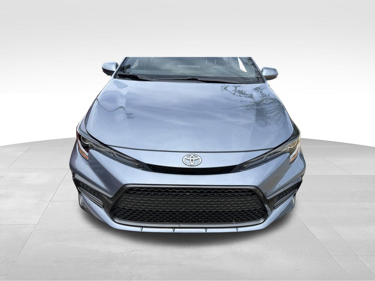 Used 2022  Toyota SE image 1