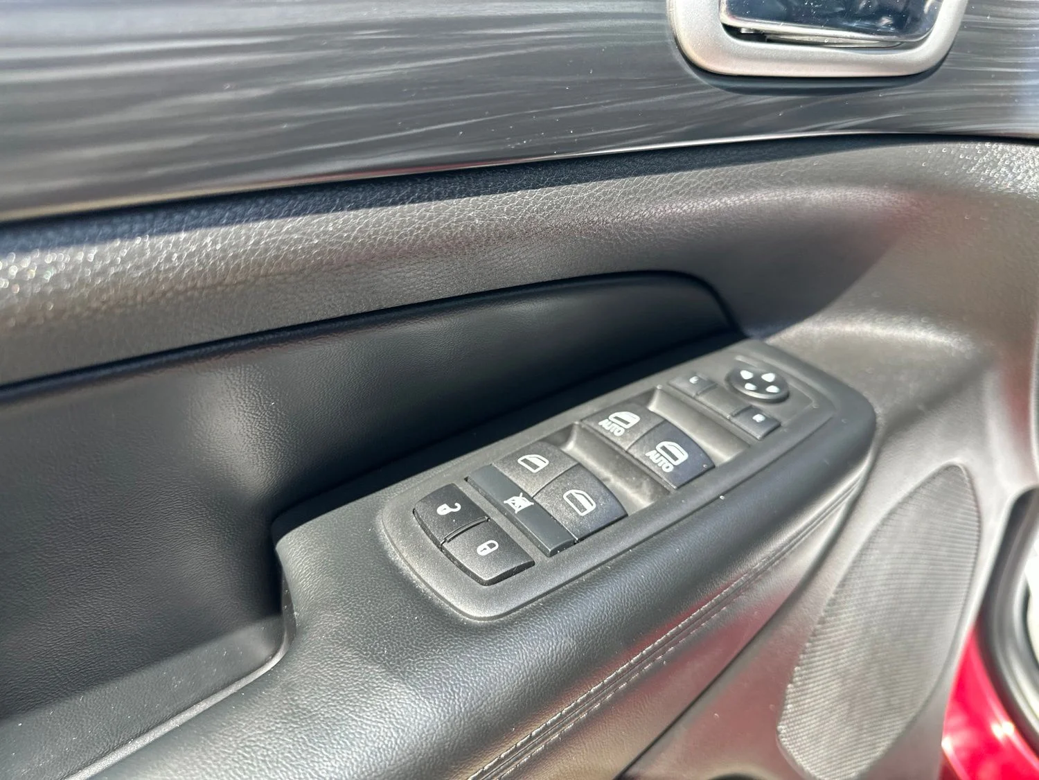 Used 2020 Red Jeep Altitude image 15