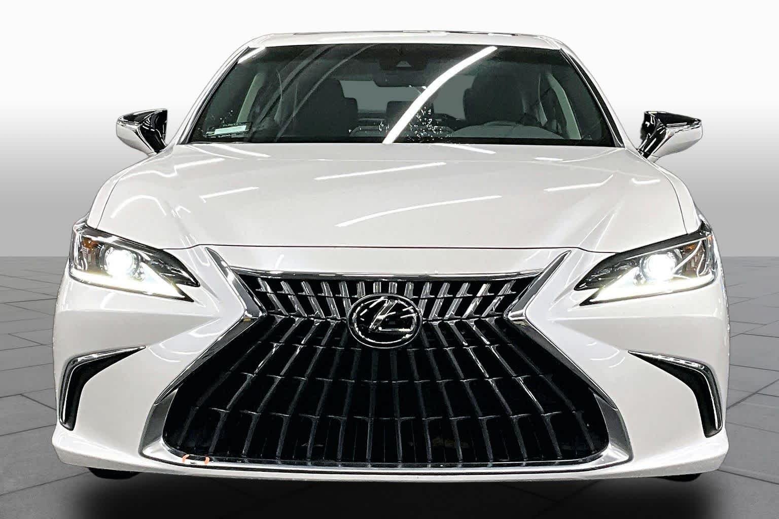 Certified Used 2025 Eminent White Pearl Lexus  image 3