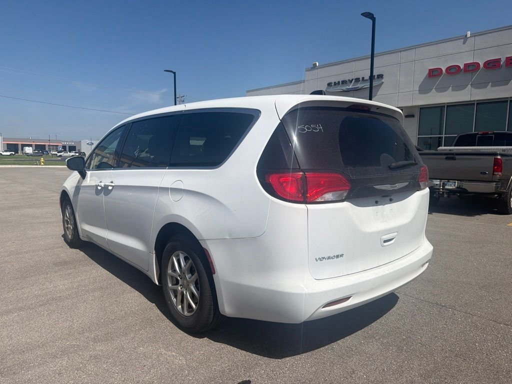 Used 2023 White Chrysler LX image 4