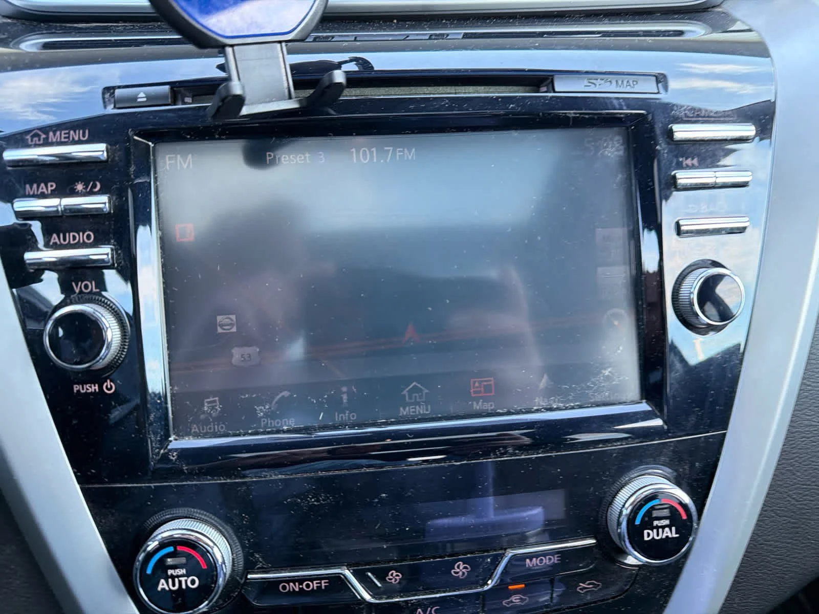 Used 2017 Magnetic Black Metallic Nissan SL image 7