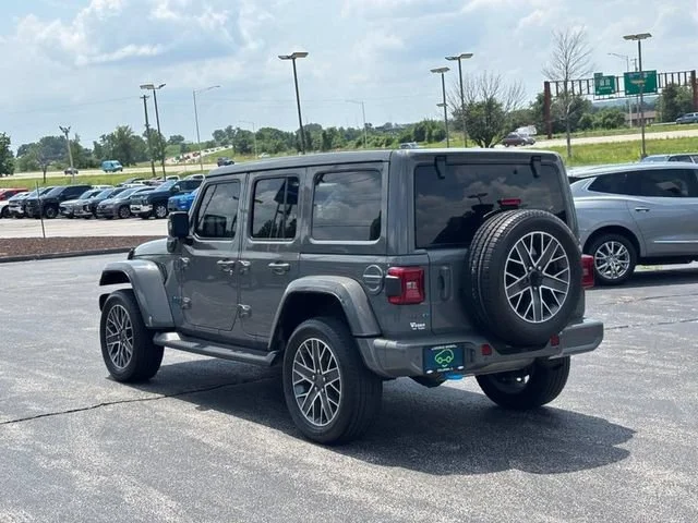 Used 2023 Gray Jeep High Altitude 4x4 image 3