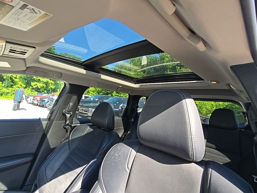 Used 2024 Blue Mitsubishi SE image 19