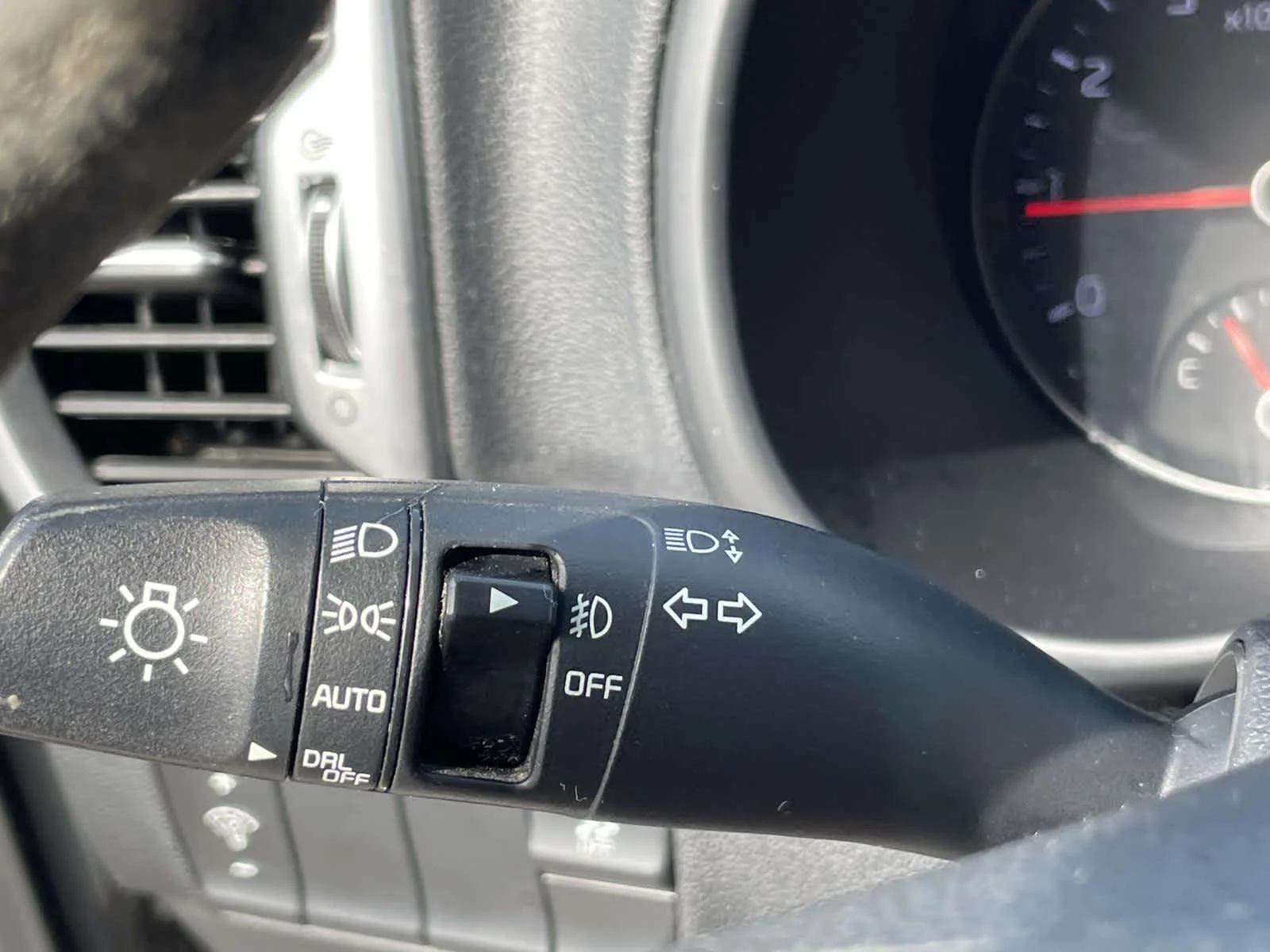 Used 2019 Sparkling Silver Kia LX image 29