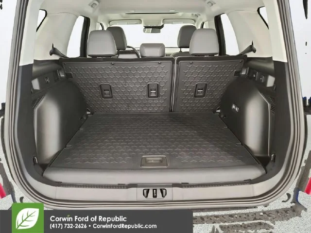 New 2026 Velocity Blue Metallic Ford Badlands® image 61