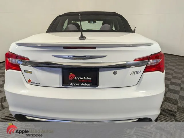 Used 2012 White Chrysler Touring image 5