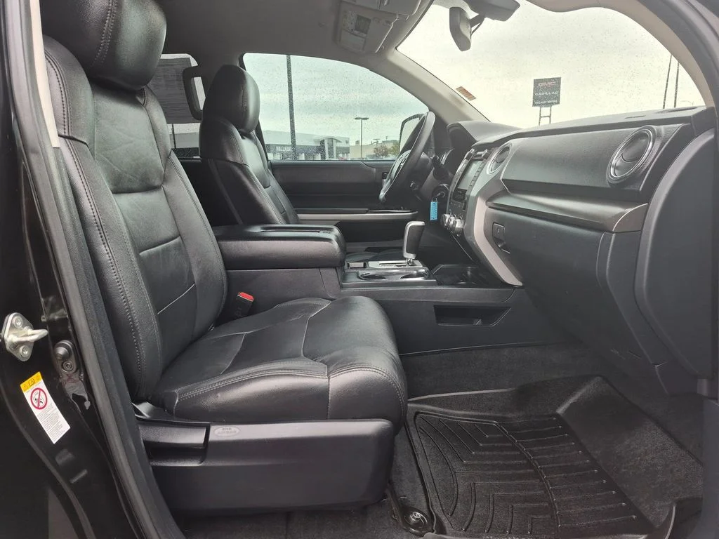 Used 2019 Midnight Black Metallic Toyota SR5 image 22