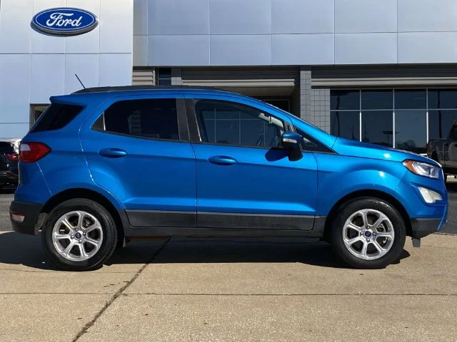 Used 2018 Blue Ford SE image 2
