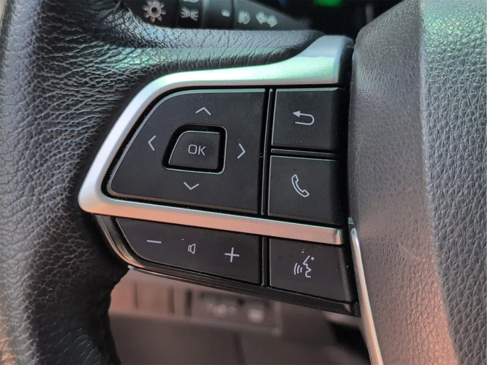 Used 2024 Windchill Pearl Toyota XLE image 26